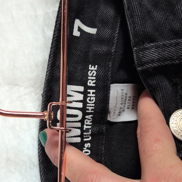 126-Black Distressed Jean‎ Shorts - Picture 2 of 5